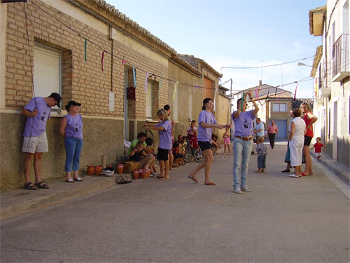 cucañas,carreas de sacos,carreras de bicis