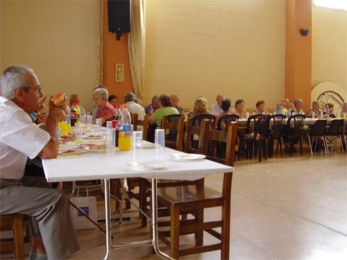 jhomenaje a la trecera edad con actuación de baile