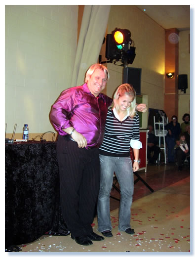 el mago oskar con sus trucos de cartas