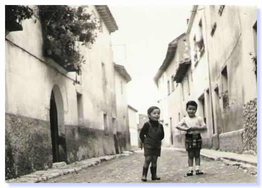 calle mayor con ni&ntilde;os